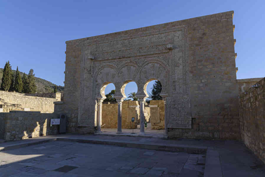 Córdoba - conjunto arqueológico Madinat al-Zahra o ciudad califal de Medina Azahara - casa de Ya´Far 1.jpg